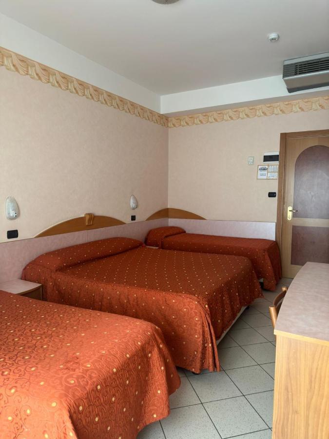 Hotel Ambra Rimini Exterior photo