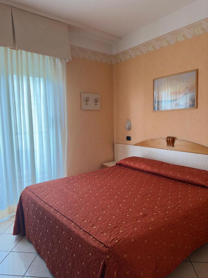 Hotel Ambra Rimini Exterior photo