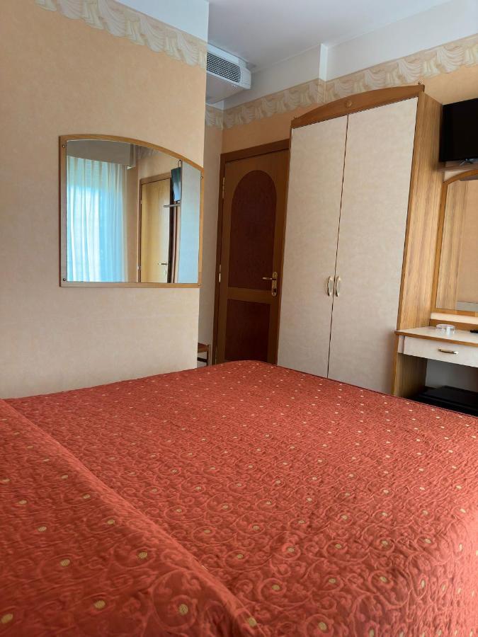 Hotel Ambra Rimini Exterior photo